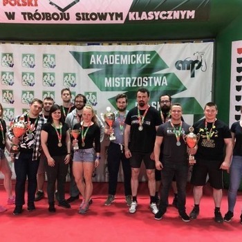 Trójbój siłowy i wyciskanie sztangi leżąc